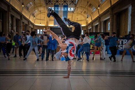 Día Mundial del Agua: un flashmob en el tren para concientizar sobre el uso responsable del recurso