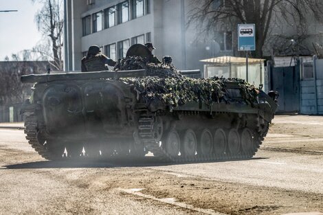 Un tanque por las calles de Ucrania