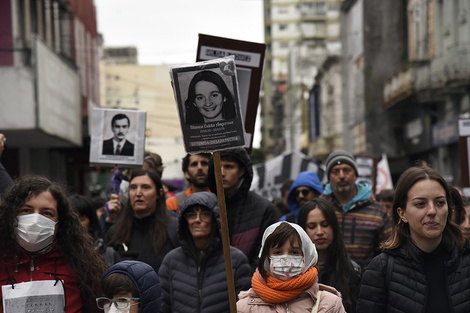 En la víspera del 24 de marzo, las plazas ya están llenas de pañuelos blancos. (Fuente: Andres Macera)