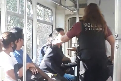 El momento de la agresión policial a un niño con trastorno del espectro autista