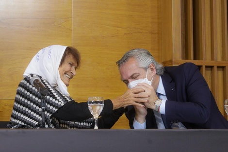 El presidente Alberto Fernández con Taty Almeida.