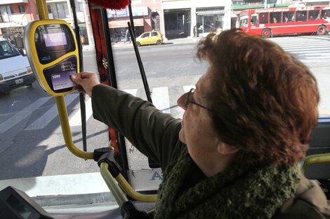 La falta de tarjetas SUBE da lugar a la especulación que redunda el aumento del precio del plástico. (Fuente: Carolina Camps)