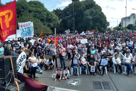 Una multitud marchó por el Día de la Memoria