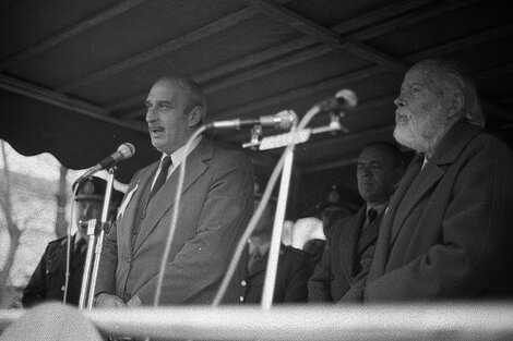 Roberto Pidal y Carlos Gesell en acto de autonomiìa de Villa Gesell, 1 de julio de 1978.