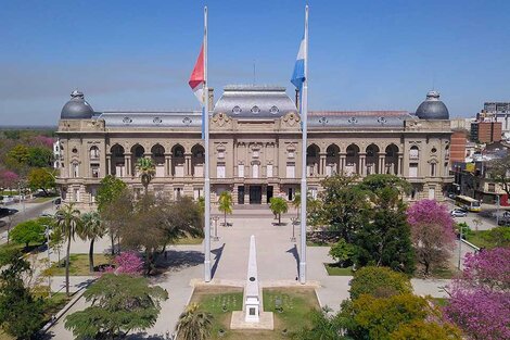 "Nos hacemos cargo, asumimos nuestras obligaciones", dijo Perotti.