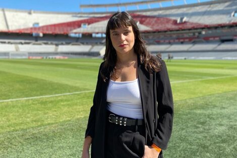 Lola del Carril en el Monumental antes de un superclásico de los equipos femeninos (Crédito: @loladelcarril)