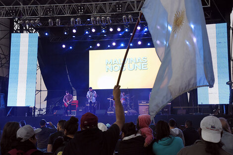 En el escenario principal el concierto seguía toda la noche. (Fuente: Andres Macera)