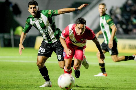 Argentinos derrotó a Banfield y sacó a River de los puestos de clasificación