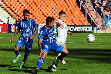 El Tomba y el Pincha protagonizaron un entretenido empate en Mendoza (Fuente: Télam)