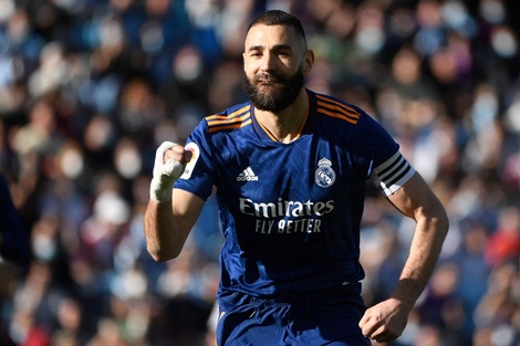 Benzema pateó tres penales y convirtió dos para la victoria (Fuente: AFP)