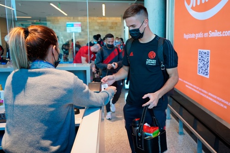 La partida del plantel de River rumbo a Lima. (Fuente: Prensa River)