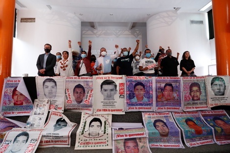 Un nuevo informe del caso Ayotzinapa pone a las Fuerzas Armadas en el centro de las sospechas