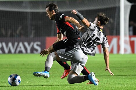 Colón le ganó a Peñarol en la última jugada por la Copa Libertadores