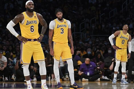 LeBron James no pudo liderar un equipo de estrellas a los play off de la NBA