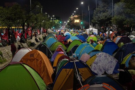 Los movimientos sociales ocupan la agenda y la escena pública tras el gran acampe en el centro porteño.