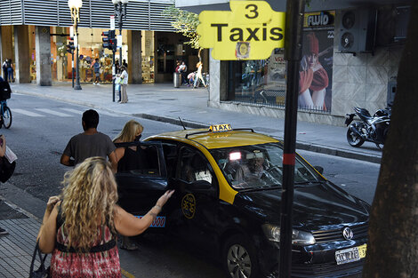 Conseguir un taxi en Rosario es muy complicado
