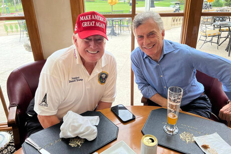 Trump y Macri sonríen en la foto que divulgó el exmandatario argentino. 