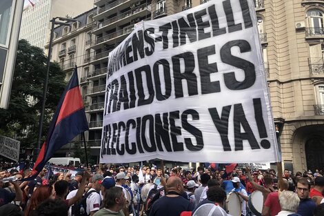 Marcha masiva de los hinchas de San Lorenzo contra los dirigentes