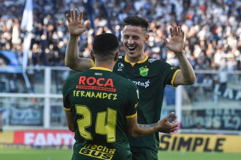 Hugo Fernández fue una de las figuras, con dos goles para Defensa (Fuente: Télam)