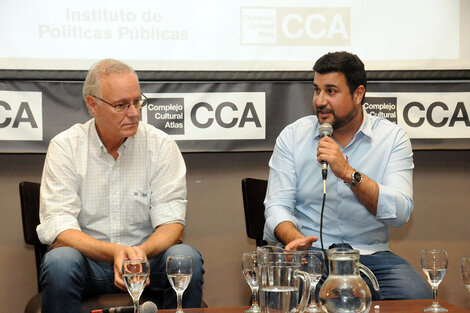 Gollán y Cleri en el acto de ayer en Atlas de Rosario.