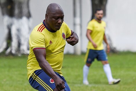 Freddy Rincón durante un partido de veteranos