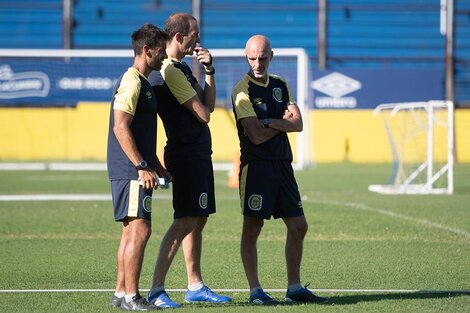 Somoza seguirá probando con variantes en el equipo.