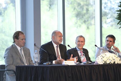 Los tres gobernadores ayer en la capital provincial. (Fuente: Prensa Gobernación)