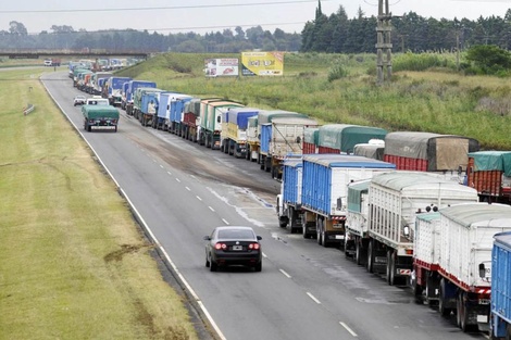 Paro de transportistas por los faltantes de gasoil