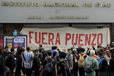 La dura respuesta de cineastas a Luis Puenzo: "Cuenta la mitad de las cosas"