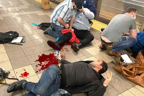 Varias personas recibieron disparos de armas de fuego en una estación de subte de Brooklyn, Nueva York.