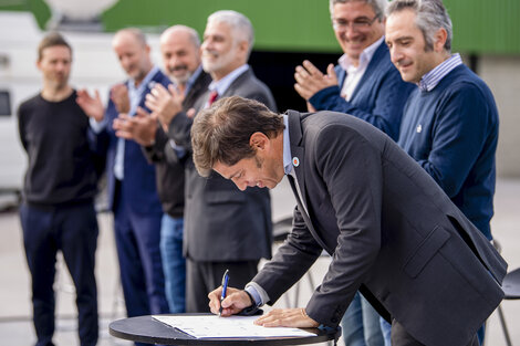 Axel Kicillof hizo los anuncios acompañado de Feletti y gran parte de su gabinete.