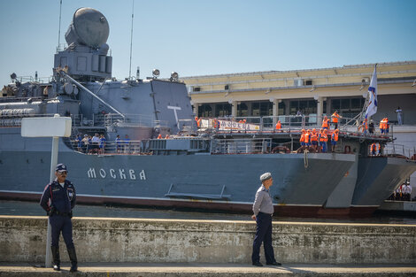 El buque Moskva, insignia de la flota rusa en el mar Negro.