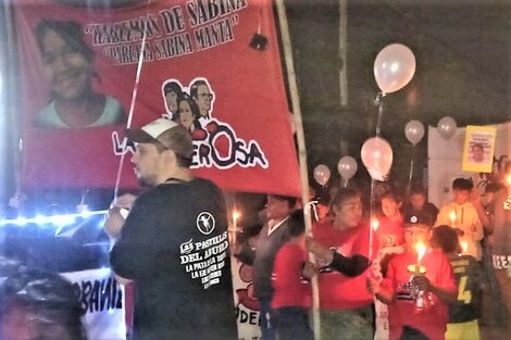 Marcha de velas en el barrio Virgen Desatanudos.