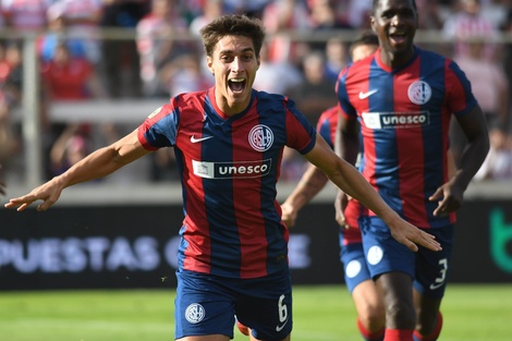 Federico Gattoni celebra su primer gol en Santa Fe (Fuente: Fotobaires)