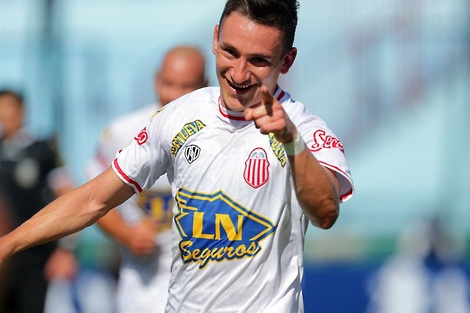 Bandiera celebra el gol que le dará el triunfo a Barracas sobre Arsenal  (Fuente: NA)