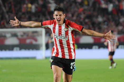 El chico Zapiola se llena la boca de gol para el primero de Estudiantes ante Tigre (Fuente: Télam)