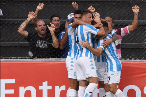 Racing ganó su décimo partido consecutivo y batió un record histórico 