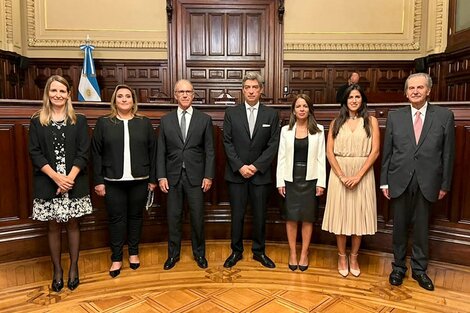 Horacio Rosatti, Juan Carlos Maqueda y Carlos Rosenkrantz, con las 4 nuevas consejeras.