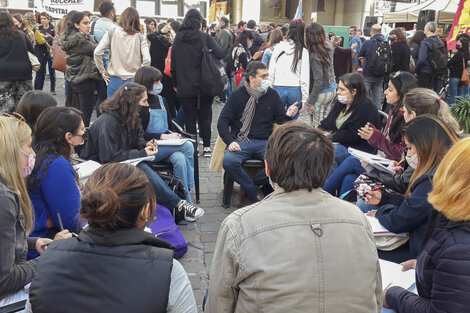 Las clases públicas en la Legislatura continuarán todos los martes y jueves.