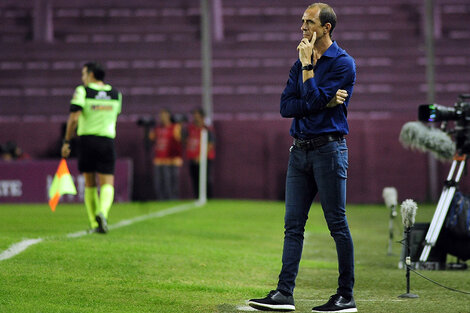 Somoza debe ganar para seguir siendo el DT canaya. (Fuente: Fotobaires)