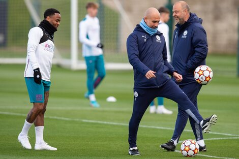 El plantel del City, con Pep Guardiola a la cabeza, destila confianza por la localía