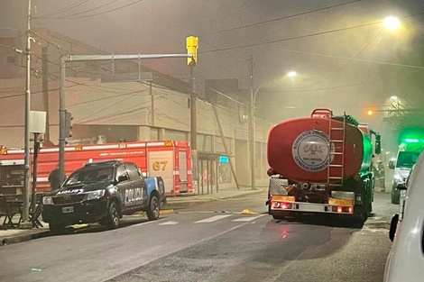 Bella Vista: Dos heridos por un feroz incendio en un supermercado Disco