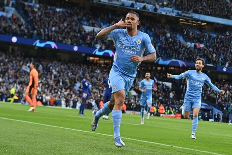 El brasileño Gabriel Jesús festeja el segundo gol de los ingleses