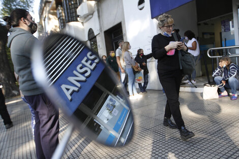 Los jubilados cobrarán el bono de Anses junto con sus haberes en mayo.