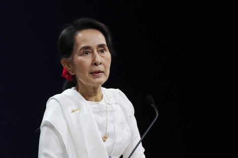 La junta militar de Myanmar condenó a Aung San Suu Kyi a cinco años de cárcel por corrupción