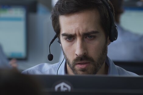 El personaje de Francella (hijo) trabaja en un call center. 