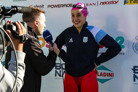 Chiara Medun de 16 años consiguió la presea de bronce en 100 metros libre.