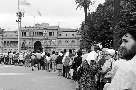 Se cumplen 45 años desde la primera ronda de las Madres de Plazas de Mayo.