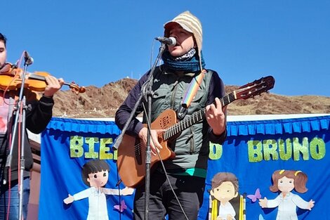 “Compartir un mate cocido y cantarles, también es una forma de abrazarlos”