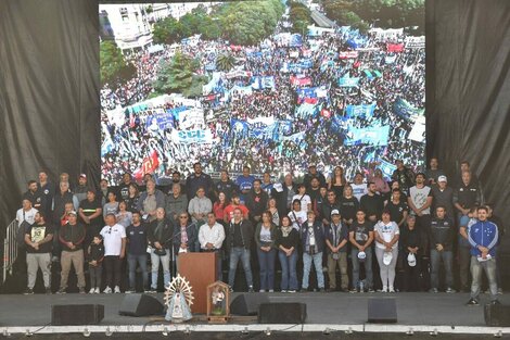 Ante miles de personas, los referentes hablaron desde el escenario montado en la 9 de Julio.